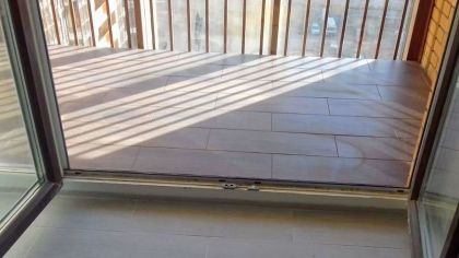Укладка напольной плитки на балконе с единым уровнем
