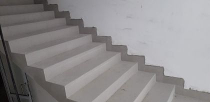 Работа по укладке плитки на лестницу - результат