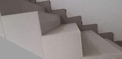 Укладка плитки на торец лестницы